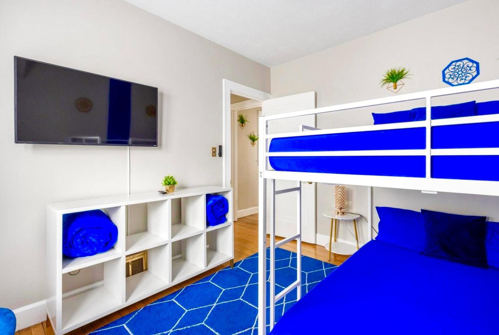 The Sapphire Haven - Your Old Brooklyn Oasis Awaits Families, Couples, Business Travelers Near Downtown With Parking, 300 Mb Wifi & Self Check-In Cleveland Bagian luar foto