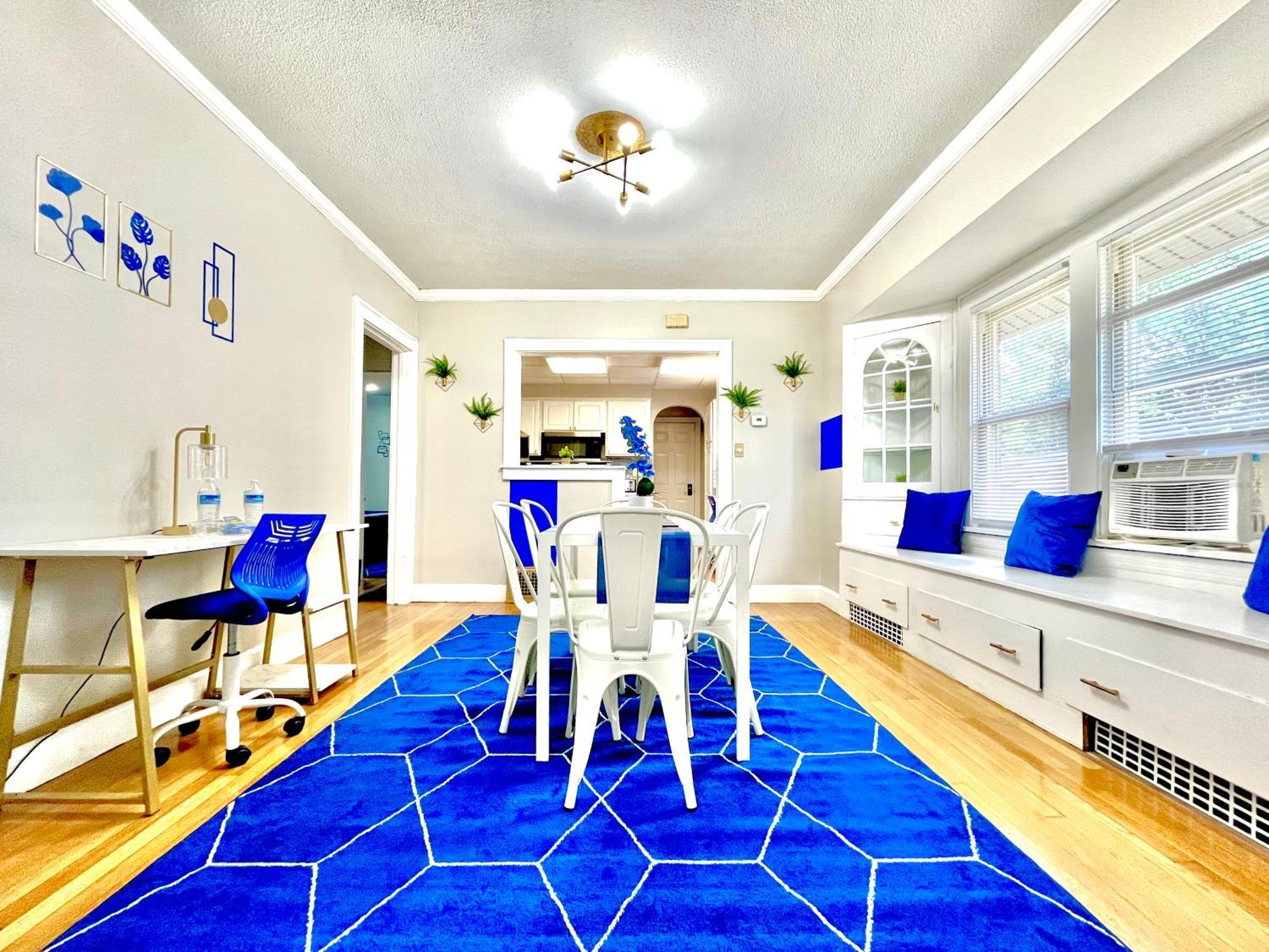 The Sapphire Haven - Your Old Brooklyn Oasis Awaits Families, Couples, Business Travelers Near Downtown With Parking, 300 Mb Wifi & Self Check-In Cleveland Bagian luar foto