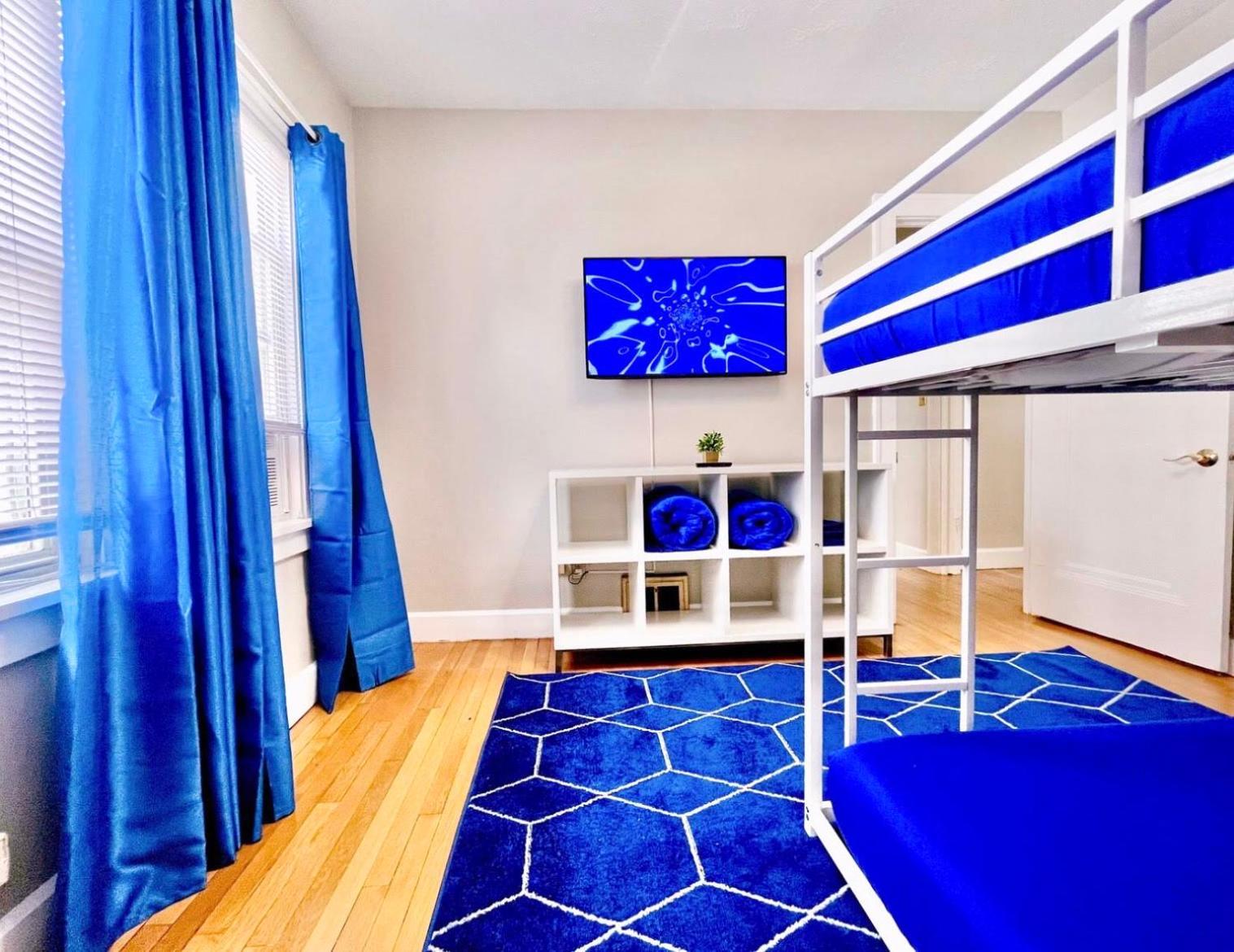 The Sapphire Haven - Your Old Brooklyn Oasis Awaits Families, Couples, Business Travelers Near Downtown With Parking, 300 Mb Wifi & Self Check-In Cleveland Bagian luar foto