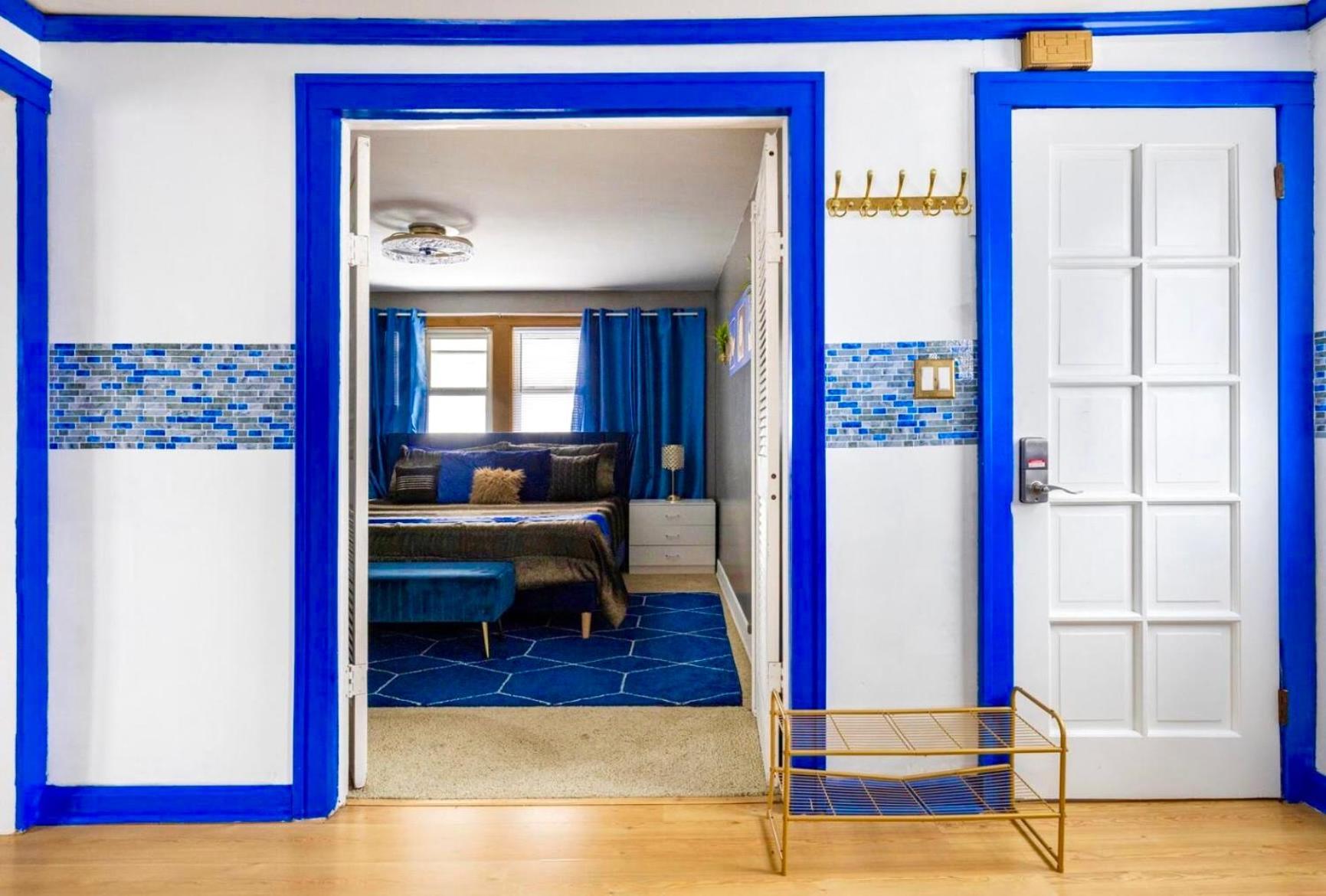 The Sapphire Haven - Your Old Brooklyn Oasis Awaits Families, Couples, Business Travelers Near Downtown With Parking, 300 Mb Wifi & Self Check-In Cleveland Bagian luar foto