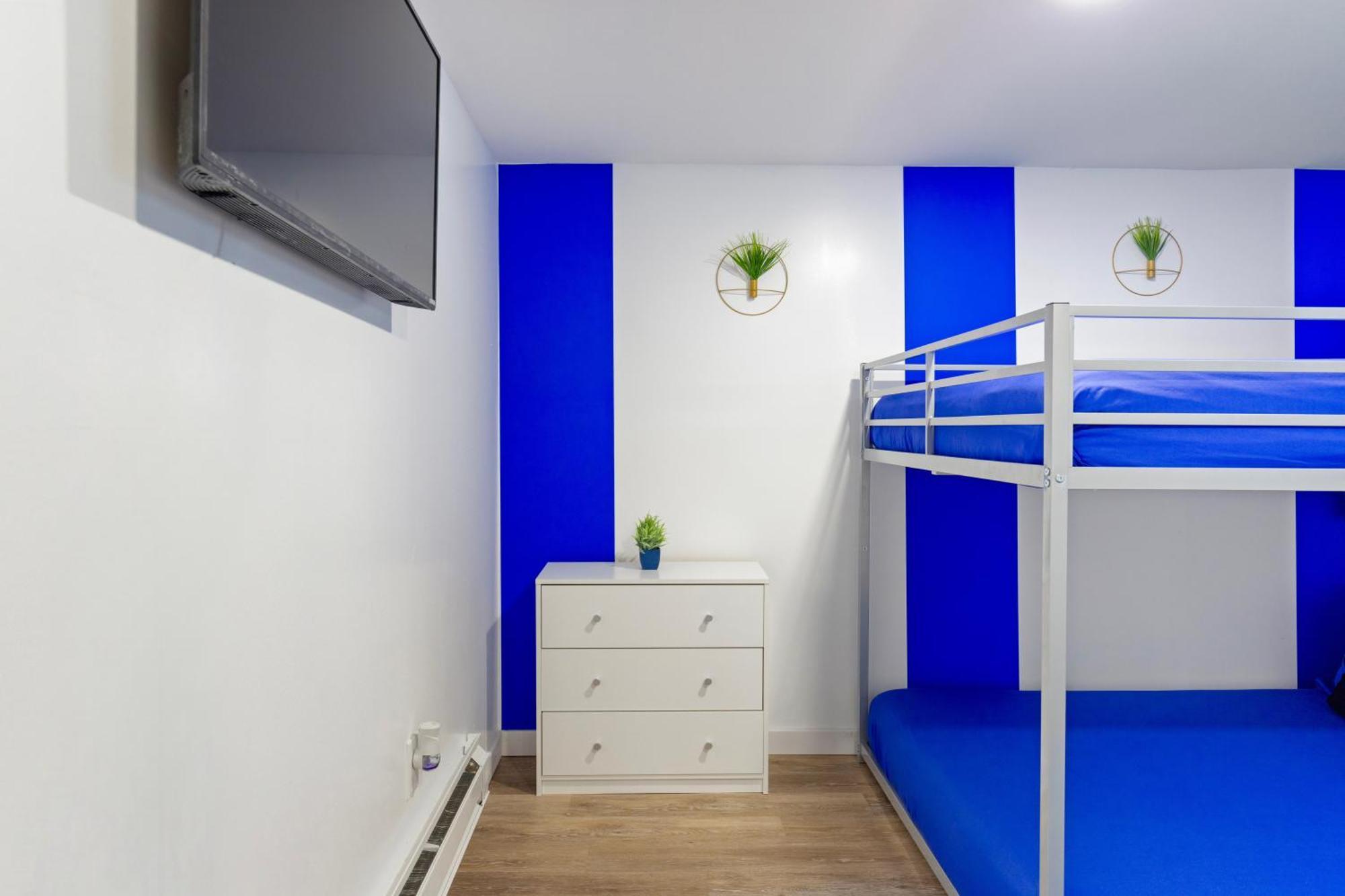 The Sapphire Haven - Your Old Brooklyn Oasis Awaits Families, Couples, Business Travelers Near Downtown With Parking, 300 Mb Wifi & Self Check-In Cleveland Bagian luar foto