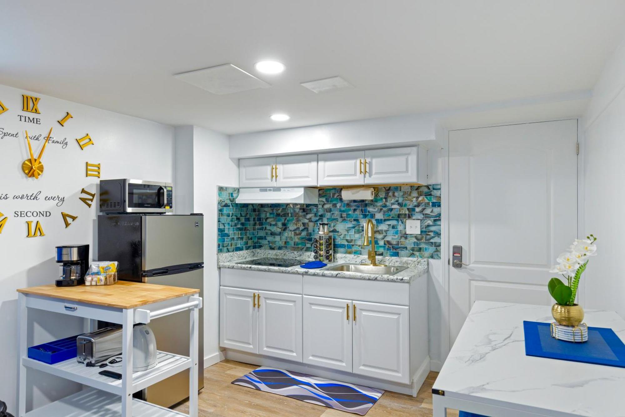 The Sapphire Haven - Your Old Brooklyn Oasis Awaits Families, Couples, Business Travelers Near Downtown With Parking, 300 Mb Wifi & Self Check-In Cleveland Bagian luar foto