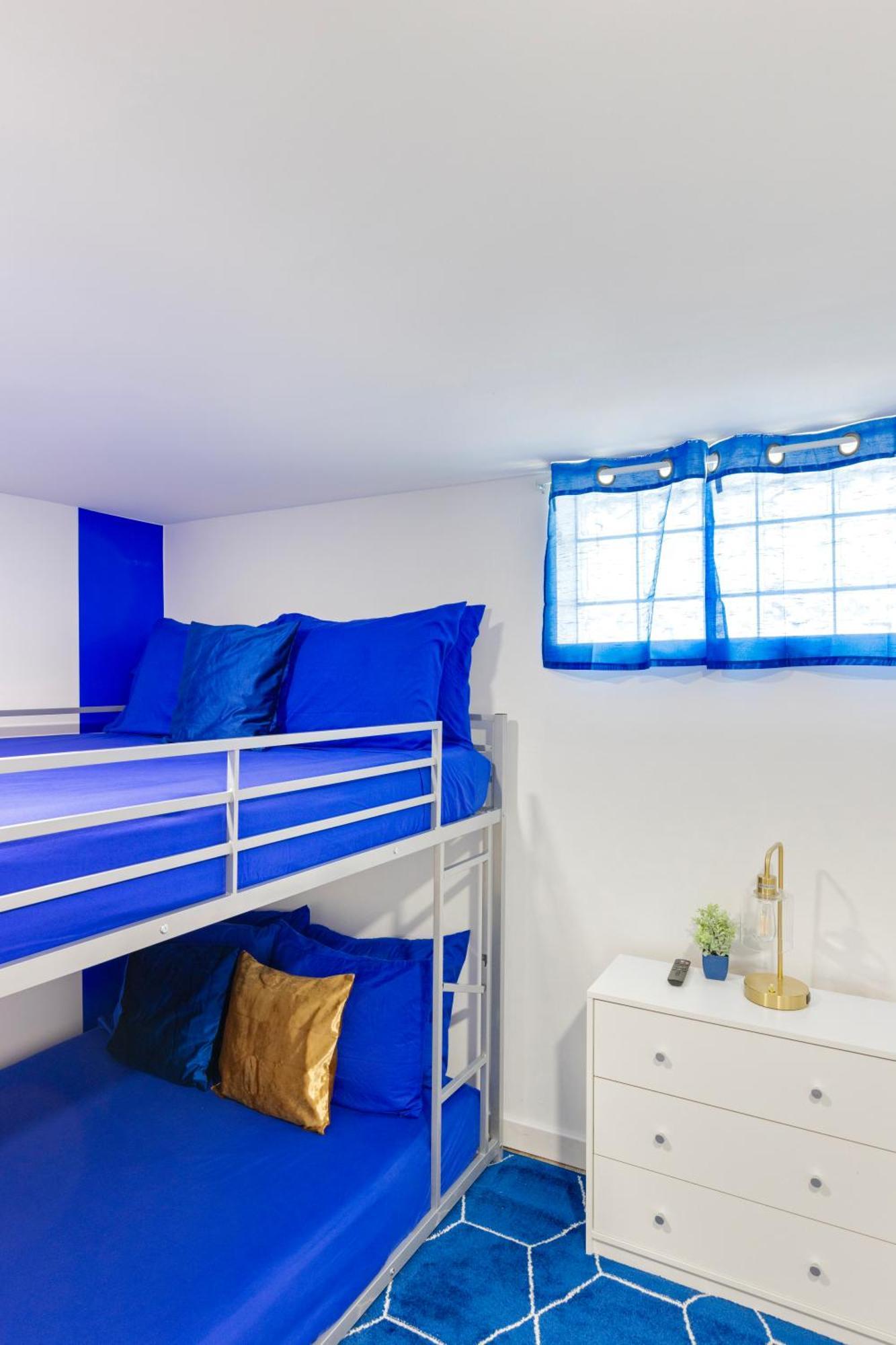 The Sapphire Haven - Your Old Brooklyn Oasis Awaits Families, Couples, Business Travelers Near Downtown With Parking, 300 Mb Wifi & Self Check-In Cleveland Bagian luar foto