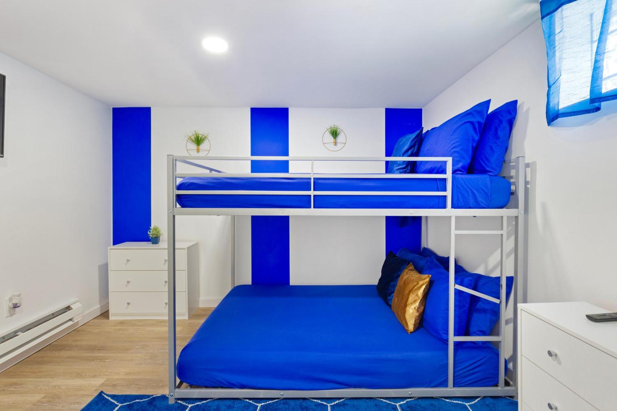The Sapphire Haven - Your Old Brooklyn Oasis Awaits Families, Couples, Business Travelers Near Downtown With Parking, 300 Mb Wifi & Self Check-In Cleveland Bagian luar foto