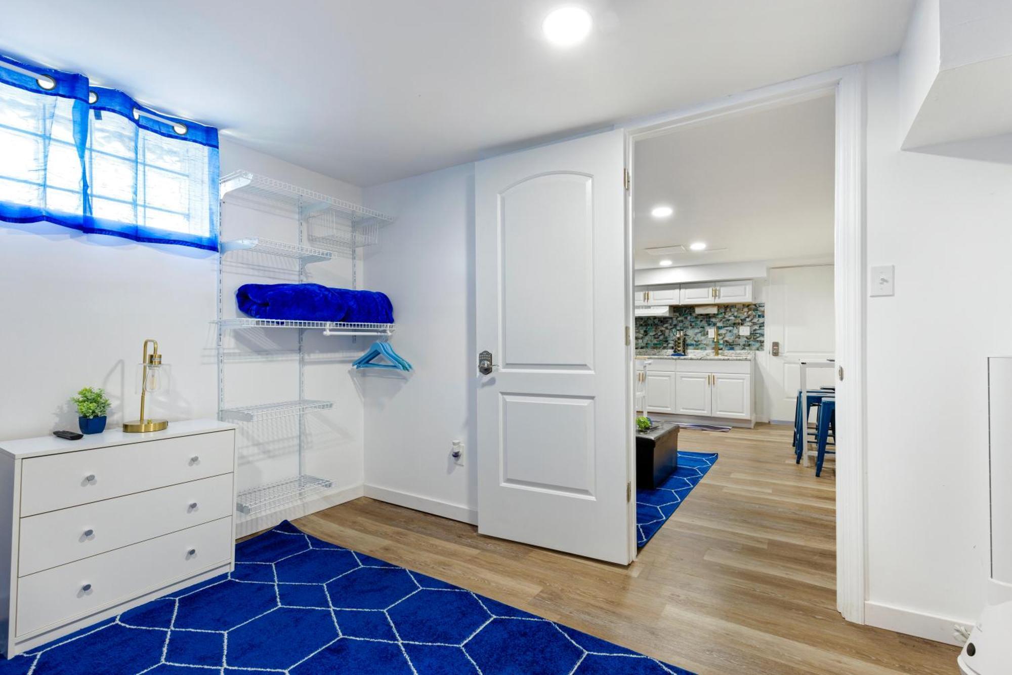 The Sapphire Haven - Your Old Brooklyn Oasis Awaits Families, Couples, Business Travelers Near Downtown With Parking, 300 Mb Wifi & Self Check-In Cleveland Bagian luar foto